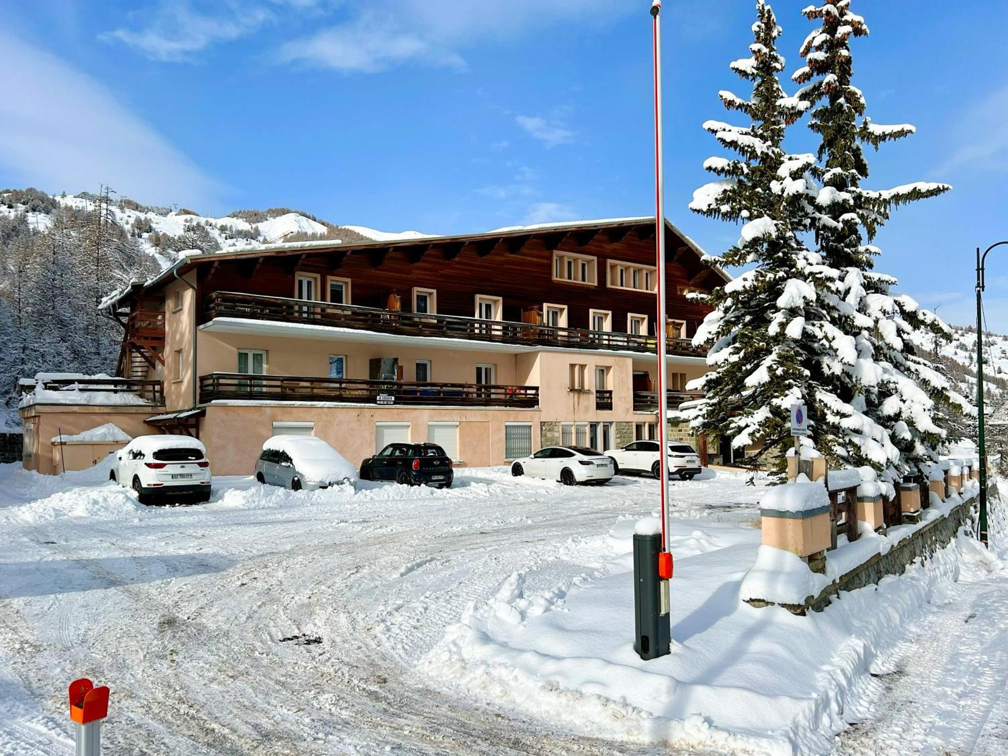 Vars, Appart Spacieux Renove 4 Couchages Dans Chalet Vars  Luaran gambar